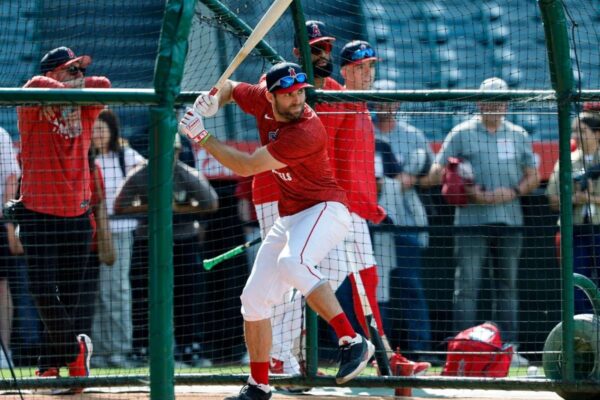 Chris Taylor se quedó en Los Ángeles - Líder en deportes