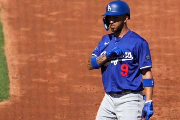 Eddie Rosario firma contrato de Ligas Menores con Milwaukee – Líder en deportes Eddie Rosario firma contrato de Ligas Menores con Milwaukee - Líder en deportes