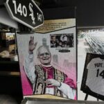 Medias Blancas colocan placa en el asiento del papa León XIV