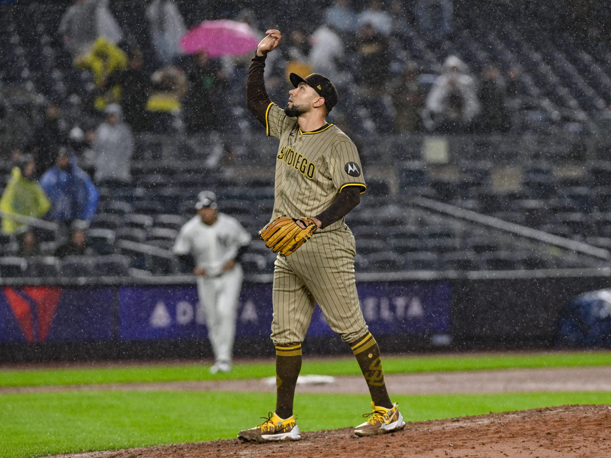 Robert Suárez apagó las luces frente a los Yankees - Líder en deportes