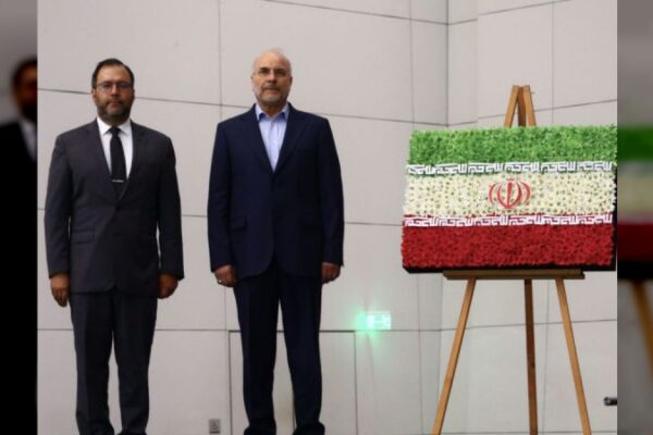 Presidente de la Asamblea Consultiva de Irán presentó ofrenda floral ante los restos del Libertador