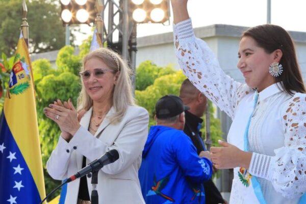 Cilia Flores: Carrillo va a lograr que en Sucre se desborde el Poder Popular Cilia Flores: Carrillo va a lograr que en Sucre se desborde el Poder Popular