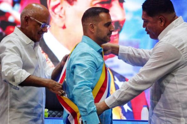Jorge Rodríguez: Pueblo de La Guaira será próspero y feliz con la gobernación de Terán y la presidencia de Maduro