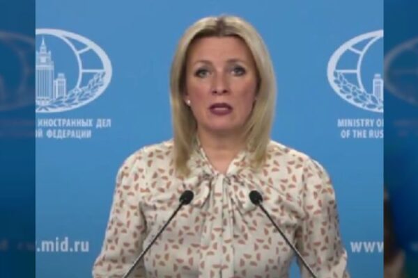Rusia: Zajárova responde con calma a la histeria de Zelenski