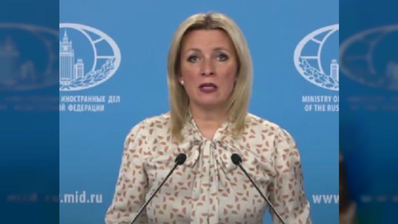 Rusia: Zajárova responde con calma a la histeria de Zelenski