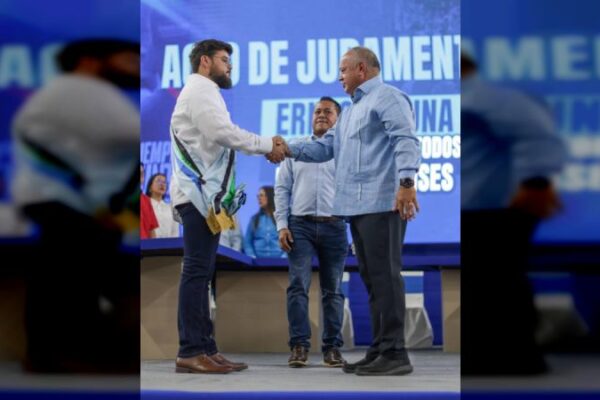 Cabello: Hemos salido adelante solos, el gobierno y el Pueblo trabajando con nuestro esfuerzo