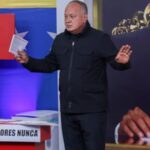 Diosdado Cabello a José Antonio Colina: Eres un terroristas que colocó bombas en embajadas y en el CNE
