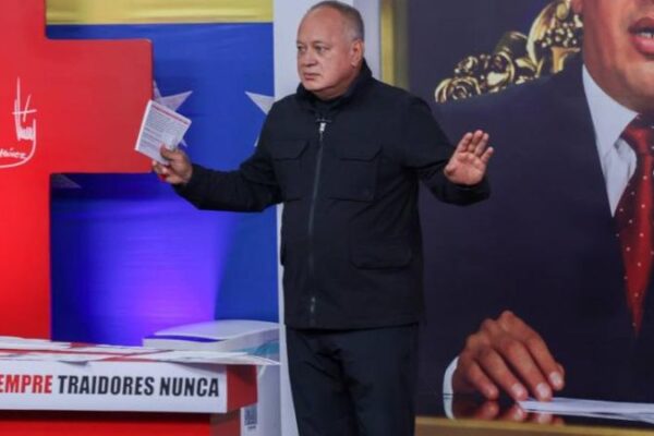 Diosdado Cabello a José Antonio Colina: Eres un terrorista que colocó bombas en embajadas y en el CNE Diosdado Cabello a José Antonio Colina: Eres un terroristas que colocó bombas en embajadas y en el CNE
