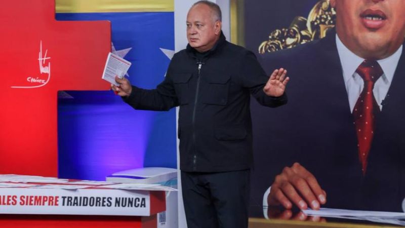 Diosdado Cabello a José Antonio Colina: Eres un terroristas que colocó bombas en embajadas y en el CNE