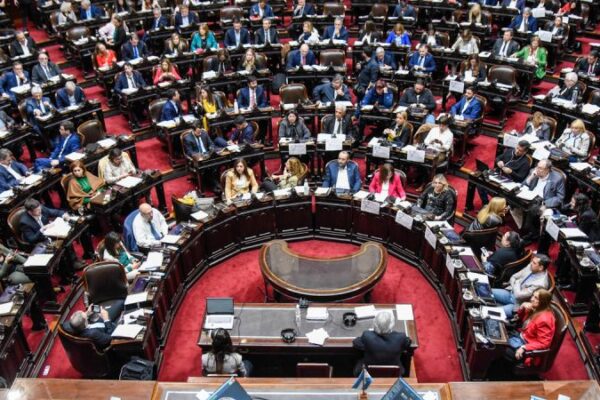 Diputados argentinos aprueban aumento de las jubilaciones a pesar de la negativa de Milei Diputados argentinos aprueban aumento de las jubilaciones a pesar de la negativa de Milei