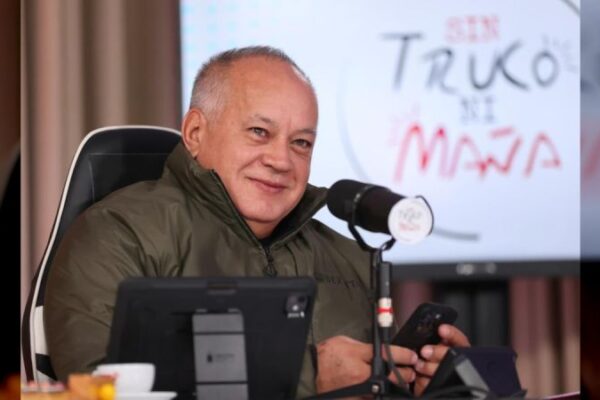 Cabello: Es normal que ataquen a la LAUICOM y digan que tenemos laboratorios porque ellos si tienen sus bots