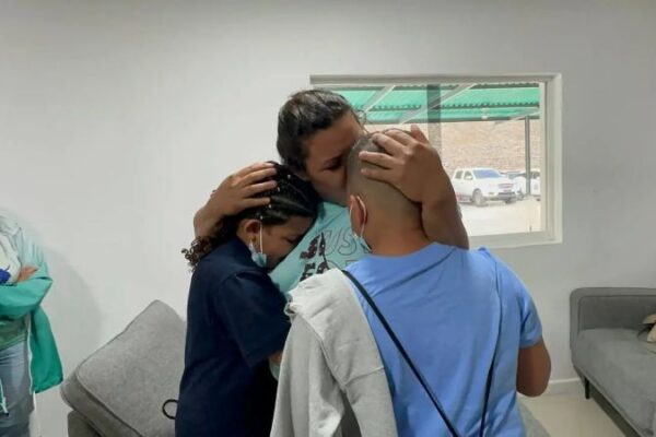 Gobierno venezolano reunifica a familia víctima de deportación de EEUU Gobierno venezolano reunifica a familia víctima de deportación de EEUU
