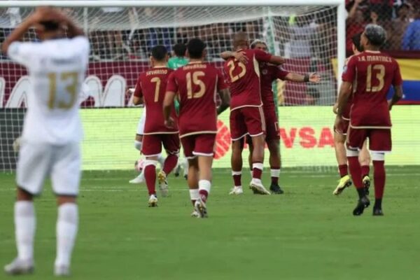 Venezuela se impone a Bolivia y luchará por un cupo directo al mundial contra Uruguay y Colombia Venezuela se impone a Bolivia y luchará por un cupo directo al mundial contra Uruguay y Colombia