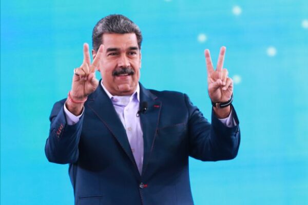 Presidente Maduro: Aquí no hay un régimen, somos millones de ciudadanos de a pie decididos a ser libres Presidente Maduro: Aquí no hay un régimen, somos millones de ciudadanos de a pie decididos a ser libres