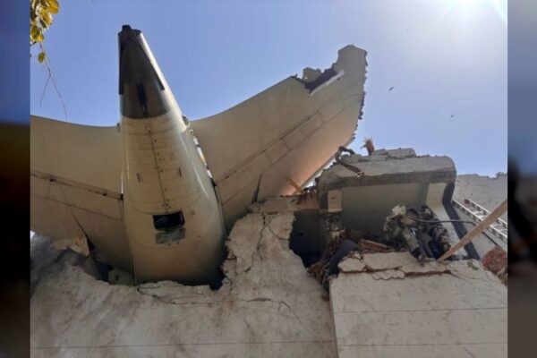 La India: Un avión con 240 personas se estrelló en el aeropuerto de Ahmedabad