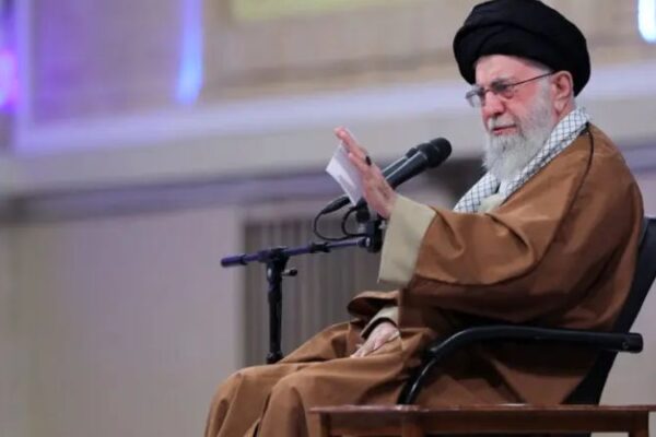 El ayatolá Jamenei afirma que las FFAA de Irán «harán miserable al vil régimen sionista» El ayatolá Jamenei afirma que las FFAA de Irán "harán miserable al vil régimen sionista"