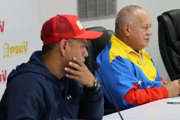 Cabello: El fascismo cuando tuvo espacios de poder convirtió sus municipios y estados en centros para las guarimbas Cabello: El fascismo cuando tuvo espacios de poder convirtió sus municipios y estados en centros para las guarimbas