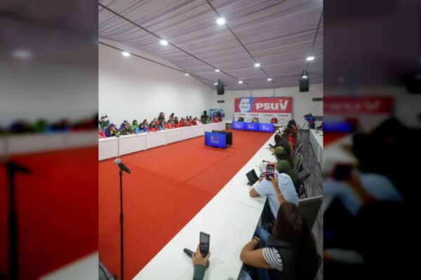 Cabello a candidatos del GPPSB: Quien se desvíe del camino trazado por el Pueblo tendrá que rendir cuentas Cabello a candidatos del GPPSB: Quien se desvíe del camino trazado por el Pueblo tendrá que rendir cuentas