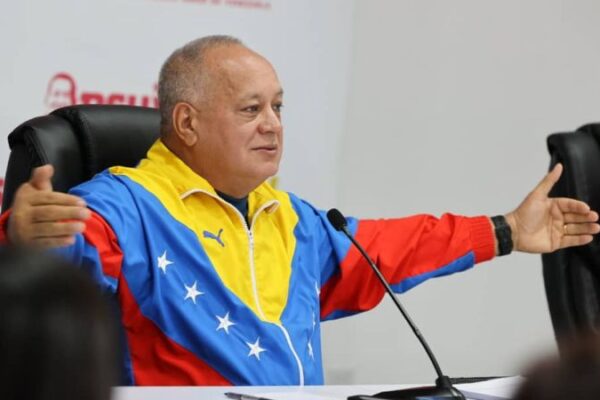 Cabello: Hugo Chávez y Nicolás Maduro le abrieron las puertas a los jóvenes y nunca se las cerraron Cabello: Hugo Chávez y Nicolás Maduro le abrieron las puertas a los jóvenes y nunca se las cerraron