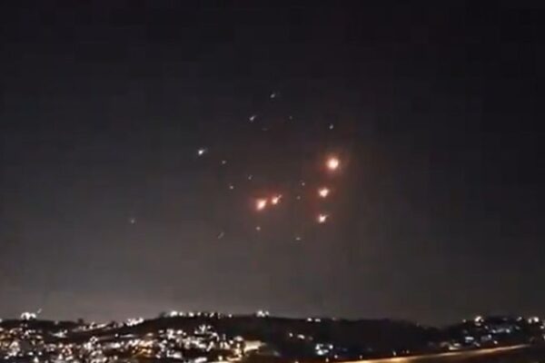 Varios misiles iraníes burlan la «Cúpula de Hierro» de Israel e impactan en ciudad portuaria de Haifa Varios misiles iraníes burlan la "Cúpula de Hierro" de Israel e impactan en ciudad portuaria de Haifa