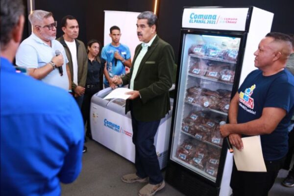 Presidente Nicolás Maduro: Motor de la economía social y comunal resuelve necesidades de las comunidades Presidente Nicolás Maduro: Motor de la economía social y comunal resuelve necesidades de las comunidades
