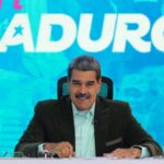 Presidente Maduro entrega manual "Menos escritorio, más territorios" a  gobernadores del país