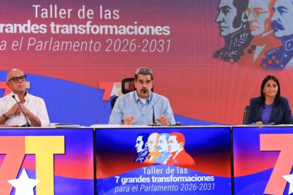 Jefe de Estado instruye creación de Escuela Política Parlamentaria Jefe de Estado instruye creación de Escuela Política Parlamentaria
