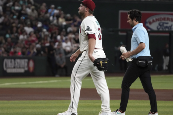 Dbacks en alerta por posible lesión de Corbin Burnes – Líder en deportes Dbacks en alerta por posible lesión de Corbin Burnes - Líder en deportes