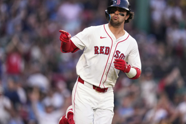 Mayer hace historia en Boston con juego multi-HR - Líder en deportes